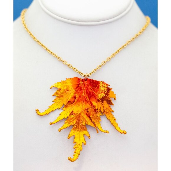 24 inch, Vintage Flame Autumn Maple Leaf Gold Tone Necklace - L32 - Picture 2 of 3